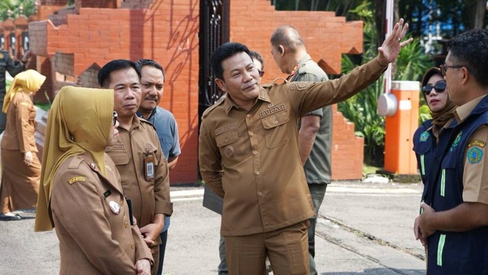 Bupati Subandi ajak masyarakat jaga fasum, termasuk di Alun-alun Sidoarjo