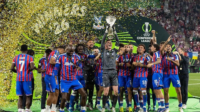 LEIPZIG, GERMANY - MAY 27: Dean Henderson of Crystal Palace lifts the UEFA Conference League Trophy after the UEFA Conference League Final 2026 between Crystal Palace FC and Rayo Vallecano de Madrid at The Red Bull Arena on May 27, 2026 in Leipzig, Germany. (Photo by KontentHaus/Getty Images)