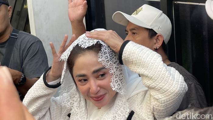 Dewi Perssik
