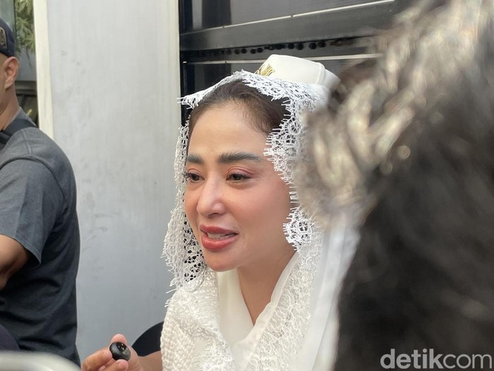 Dewi Perssik