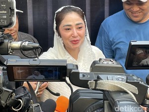 Dewi Perssik Ungkap Alasan Selalu Mengaji Sebelum Live TV