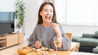 Orang yang Makan Pelan Ternyata Punya 5 Keuntungan Psikologis Ini