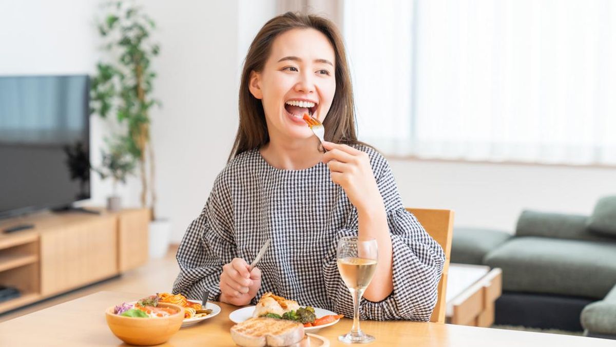 Orang yang Makan Pelan Ternyata Punya 5 Keuntungan Psikologis Ini