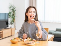 Orang yang Makan Pelan Ternyata Punya 5 Keuntungan Psikologis Ini