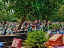 Menunggu Keluarga Datang, Bolehkah Penguburan Jenazah Ditunda?