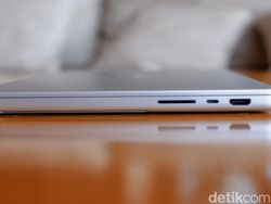 Unboxing MacBook Pro M5 Pro di RI, Laptop AI Apple Rp 40 Jutaan