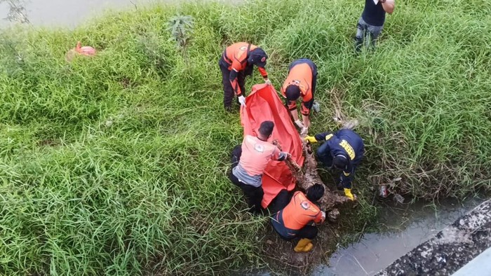 Mayat tanpa identitas ditemukan di Sungai Enim, Muara Enim