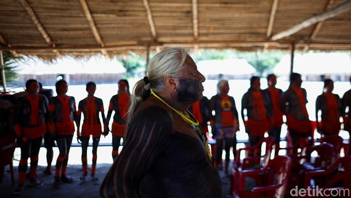 Indigenous leader Megaron Txucarramae attends an interview with Reuters in the village of Pykany in the Menkragnoti Indigenous Territory of the Kayapo people, Para state, Brazil May 20, 2026. Megaron is Chief Raoni's successor and is preparing to continue his uncle's legacy, as well as fighting to protect Indigenous people's rights and ensure the demarcation of his people's land.  REUTERS/Adriano Machado