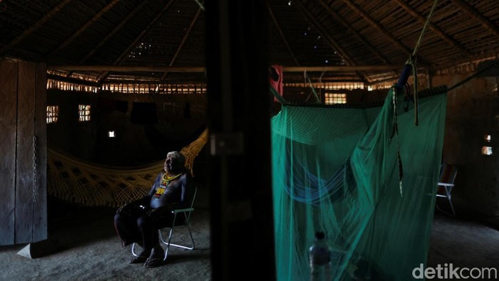 Indigenous leader Megaron Txucarramae attends an interview with Reuters in the village of Pykany in the Menkragnoti Indigenous Territory of the Kayapo people, Para state, Brazil May 20, 2026. Megaron is Chief Raoni's successor and is preparing to continue his uncle's legacy, as well as fighting to protect Indigenous people's rights and ensure the demarcation of his people's land.  REUTERS/Adriano Machado