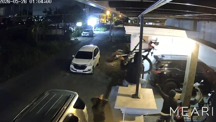 Momen pencuri bobol rumah Kepala DP2 Kendal, Senin (25/5/2026).