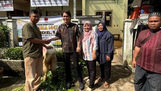 Once Mekel Salurkan Hewan Kurban dan Berbagi Kebaikan di Idul Adha