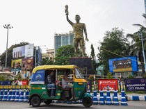 Patung Messi di India Diikat Tali usai Goyang Tertiup Angin, Bakal Direlokasi