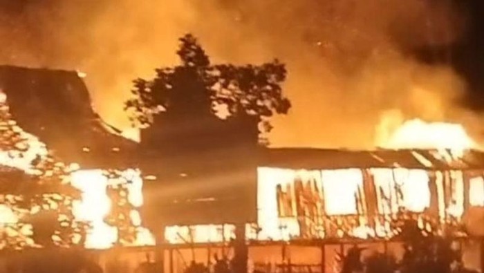 Peristiwa kebakaran Gereja Katolik  Stasi Santo Fransiskus Kampung Pomako LS RT 03, Distrik Mimika Timur, Rabu (27/5/2026) malam.