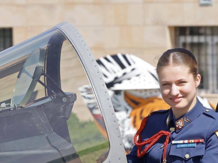 Potret Putri Leonor, Calon Ratu Spanyol Terbangkan Pesawat Tempur Militer