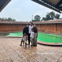 Presenter sekaligus komedian Ananda Omesh akhirnya mewujudkan impian yang telah ia perjuangkan selama enam tahun. Bersama sang istri, Dian Ayu Lestari, Omesh berhasil membeli rumah baru yang selama ini mereka dambakan setelah melewati perjalanan panjang mencari hunian yang tepat untuk keluarga. (Foto: Instagram/@omeshomesh)
