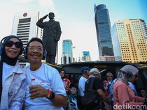 Serunya Lansia Nikmati Panorama Jakarta dari Bus Wisata Atap Terbuka