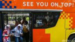 Serunya Lansia Nikmati Panorama Jakarta dari Bus Wisata Atap Terbuka