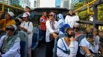 Serunya Lansia Nikmati Panorama Jakarta dari Bus Wisata Atap Terbuka