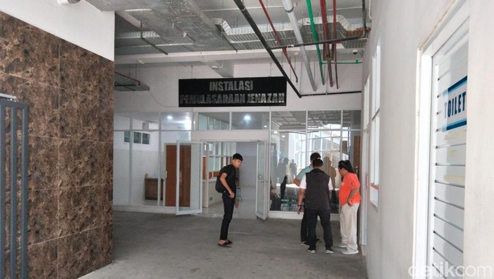 Suasana di kamar mayat RSUD Temanggung, tempat empat orang sekeluarga diautopsi, Kamis (28/5/2026).
