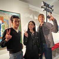 Syifa Hadju juga tampak foto bareng dua personel Cortis, Martin dan Keonho. Cortis merupakan grup K-Pop yang tengah naik daun dengan lagu-lagunya seperti Go dan JoyRide. Foto: Dok. Instagram Syifa Hadju