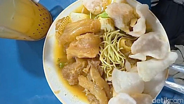 Tahu Campur Pak Sadak