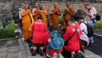Tiga Langkah Namaskara Sambut Waisak di Borobudur