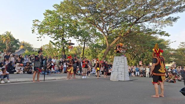 Pertunjukan budaya di TMII, Jakarta Timur, Kamis (28/5/2026).