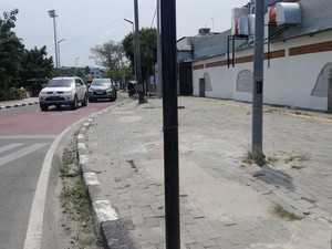 Trotoar Terkelupas -Lubang Mengaga di Jalan Kejaksaan Medan Diperbaiki