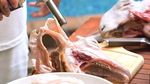 Yuk Intip! Keseruan Cinta Laura Masak Kepala Kambing Bareng King Abdi