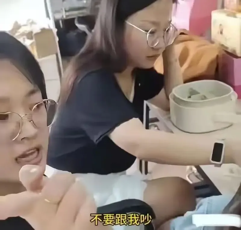 Ajukan Klaim Palsu demi Makan Gratis, Pelanggan Ini Dilabrak Kurir Makanan!