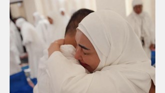 Tangis Ashanty dan Anang Hermansyah saat Jalani Ibadah Haji