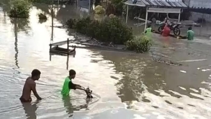 Sebanyak 408 warga yang terdampak banjir di Kabupaten Luwu Utara, Sulawesi Selatan (Sulsel) mengungsi ke posko BPBD.