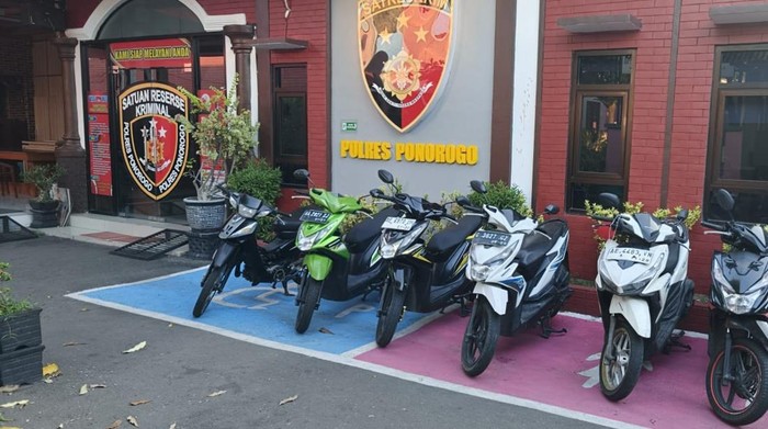 Barang bukti pencurian motor di Ponorogo.