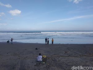 Pilu Ayah Bocah Tenggelam, Menunggu Semalaman di Pantai Yeh Gangga