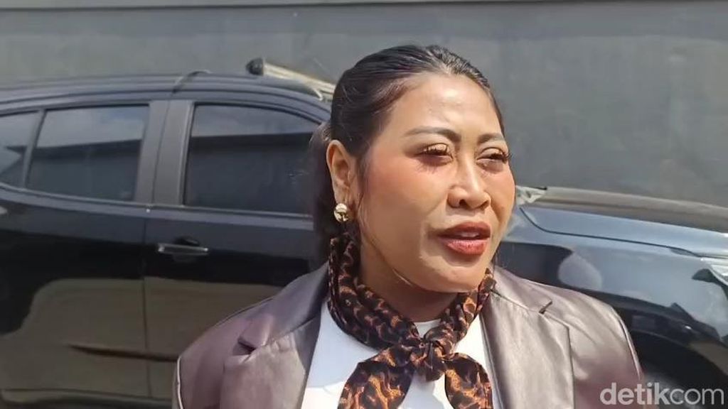Boiyen Seru Bakar Satai Bareng Keluarga, tapi Batasi Konsumsi Daging