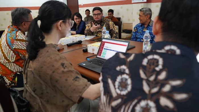 Bupati Kediri Mas Dhito bahas boarding school