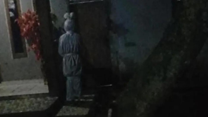 Dokumentasi isu pocong teror rumah warga di Cibinong (dok.istimewa)