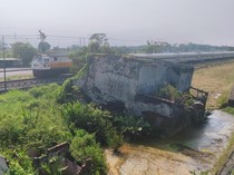 2 Rumah Miring di Siring Sidoarjo Jadi Bukti Dampak Penurunan Tanah