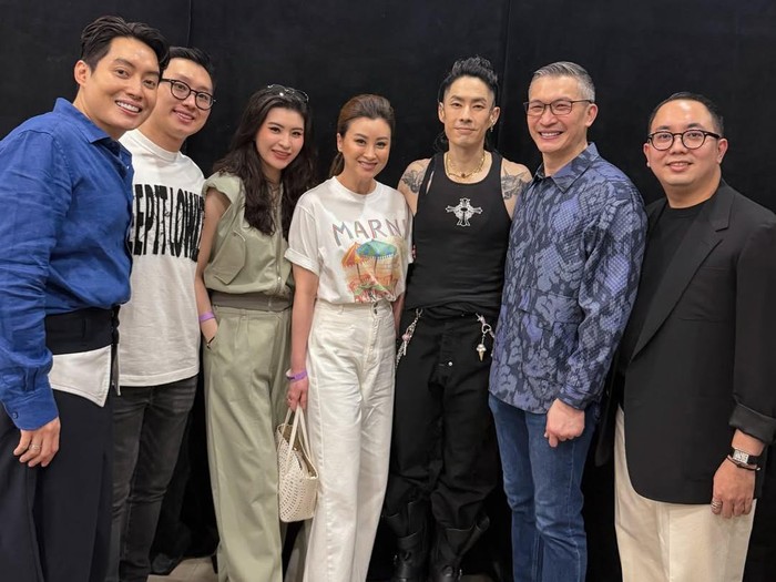 Edric Tjandra bertemu Vaness Wu di belakang panggung.