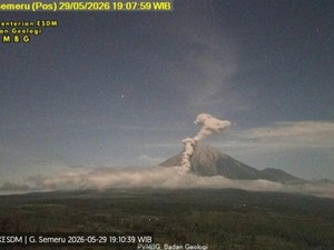 Semeru Erupsi, Awan Panas Meluncur Setinggi 2 Kilometer dari Puncak