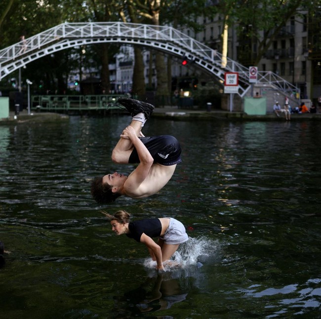 Gelombang Panas Paris, Warga Serbu Canal Saint-Martin