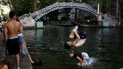 Gelombang Panas Paris, Warga Serbu Canal Saint-Martin