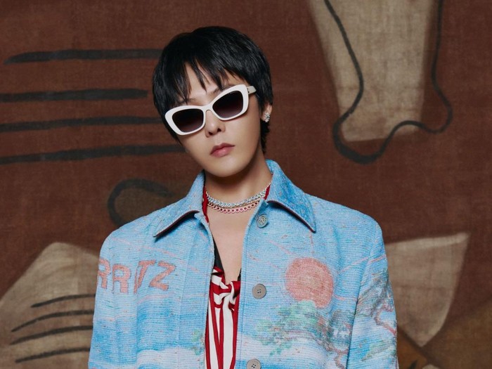 G-Dragon di Acara CHANEL Métiers d’Art Collection Seoul Replica Show.