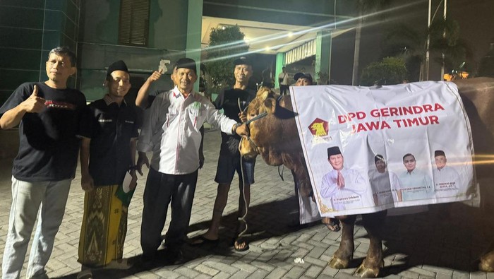 Gerindra Jatim salurkan hewan kurban