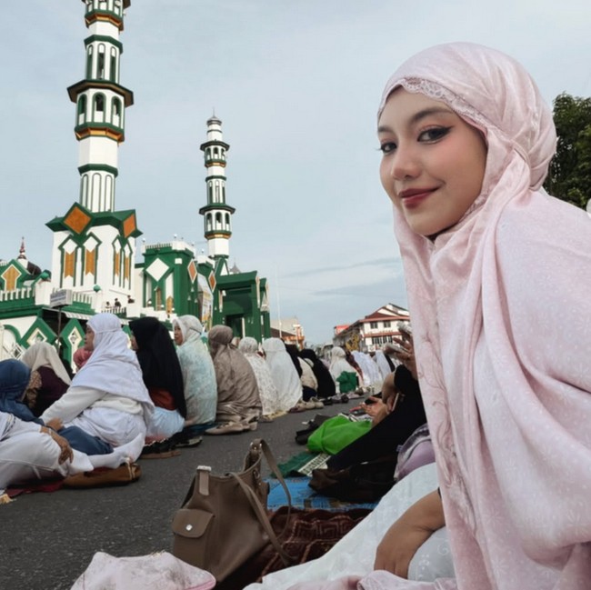 Senyum dan Air Mata Ghea Indrawari di Singkawang