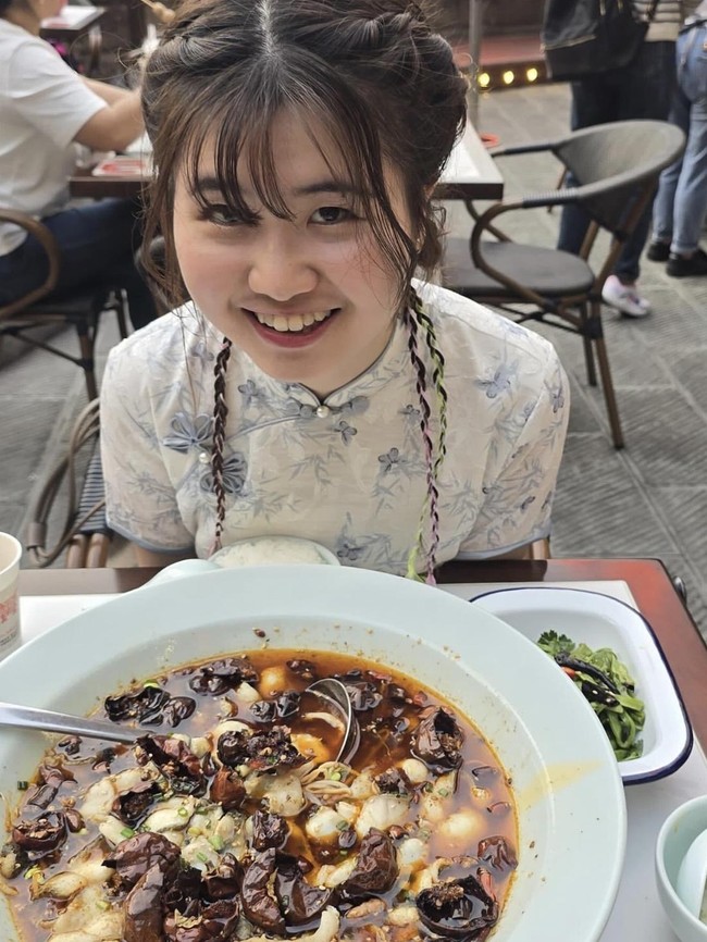 Gracia Caroline Hobi Kulineran, Cicip Makanan Korea hingga China Autentik!