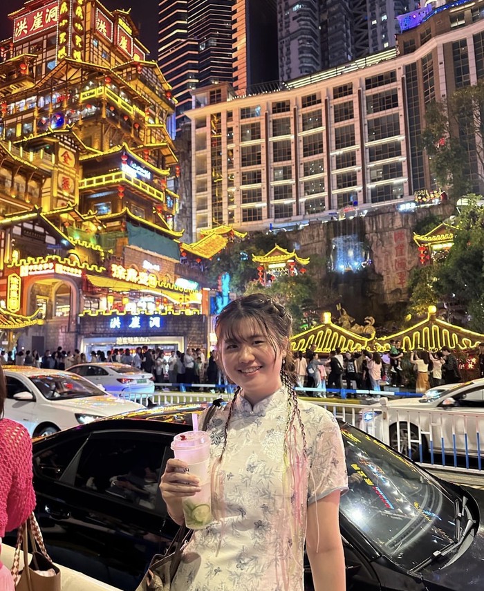 Gracia Caroline Hobi Kulineran, Cicip Makanan Korea hingga China Autentik!