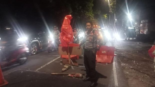 Jalan amblas di Lentang Agung, Jagakarsa, Jakarta Selatan.