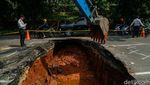 Jalan Amblas di Lenteng Agung Picu Macet Panjang