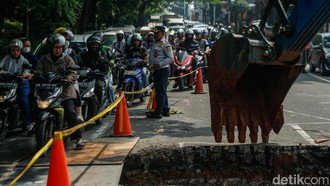 10 Fakta Jalan Amblas Picu Macet Panjang di Lenteng Agung